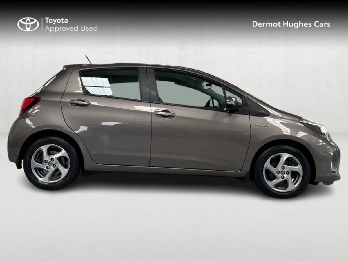 Toyota Yaris YARIS HYBRID LUXURY MC - Image 3