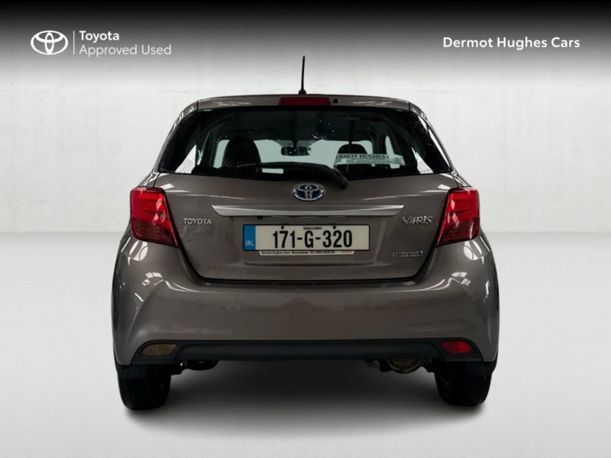 Toyota Yaris YARIS HYBRID LUXURY MC - Image 4