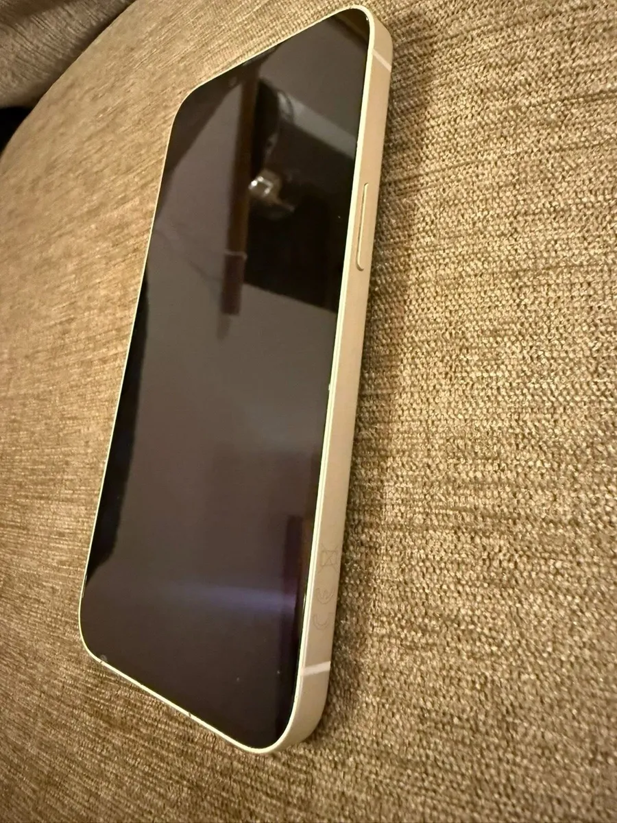 iPhone 14 - Image 4