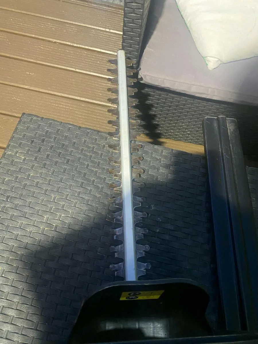 Hedge trimmer - Image 2