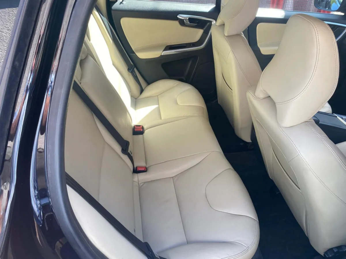 Volvo XC60 2.0 D4 SE NAV 190BHP 5DR - Image 4