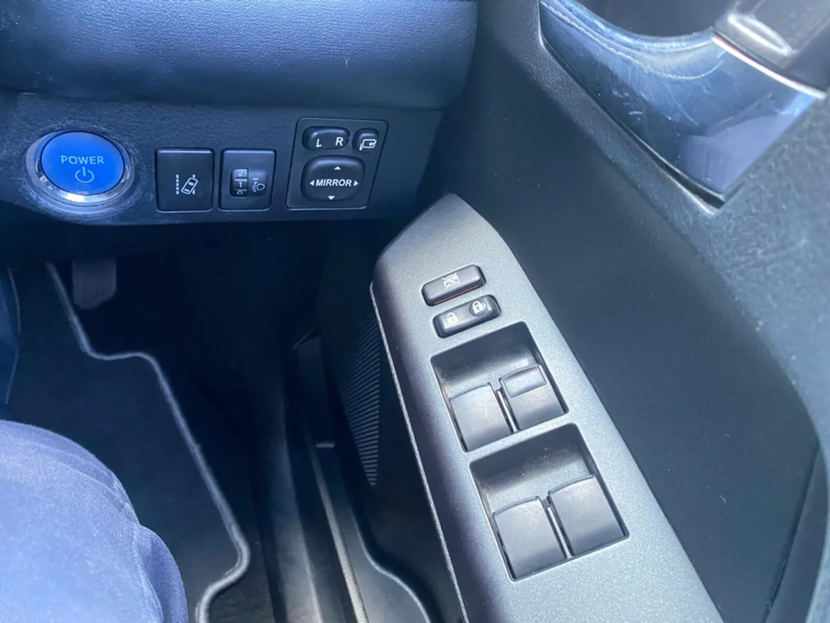Toyota RAV4 RAV4 HYBRID LUNA SPORT 2WD 4DR AUTO - Image 2