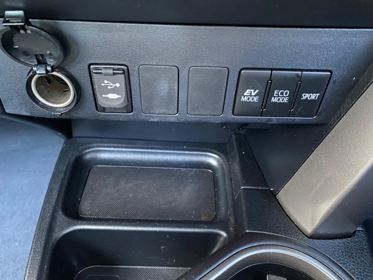 Toyota RAV4 RAV4 HYBRID LUNA SPORT 2WD 4DR AUTO - Image 4