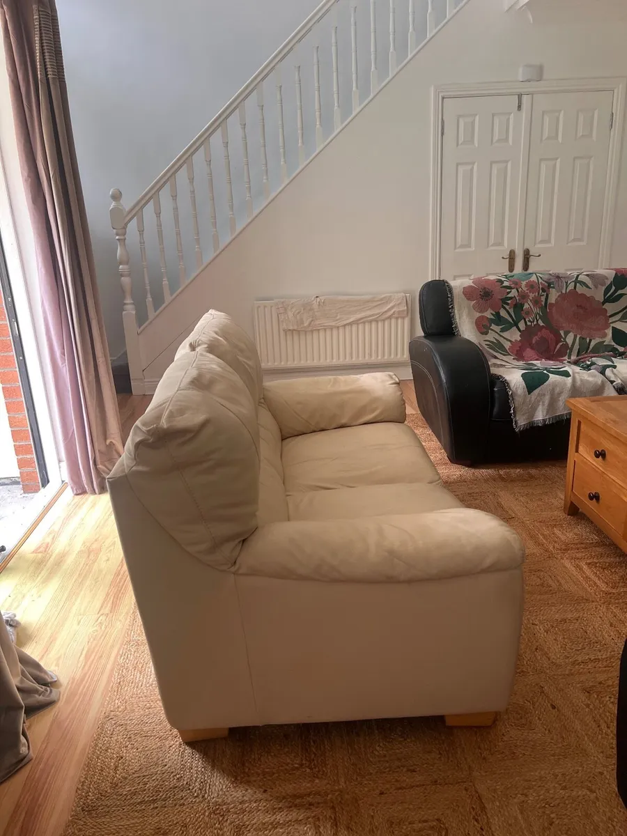 FREE Sofa - Image 3