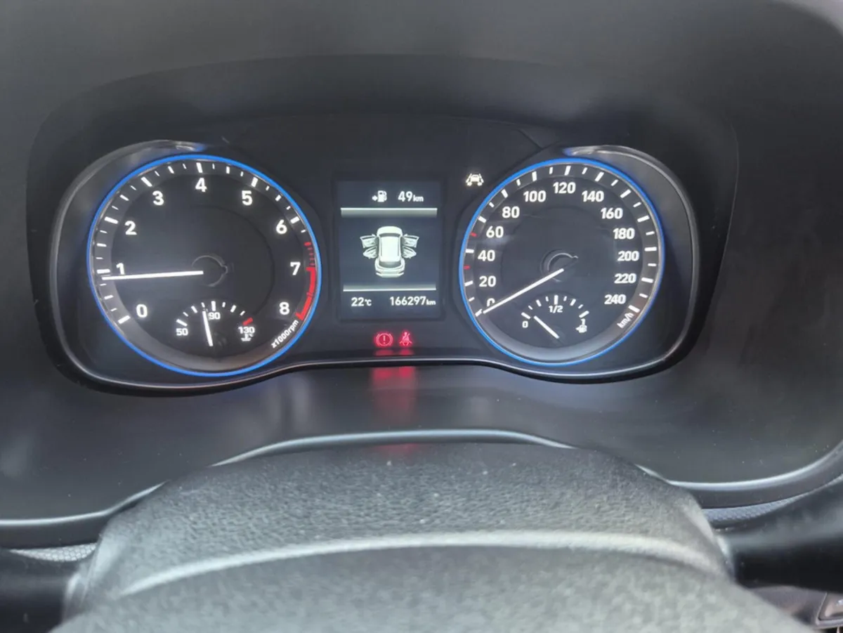 Hyundai KONA KAUAI 2WD PREMIUM 5DR - Image 2