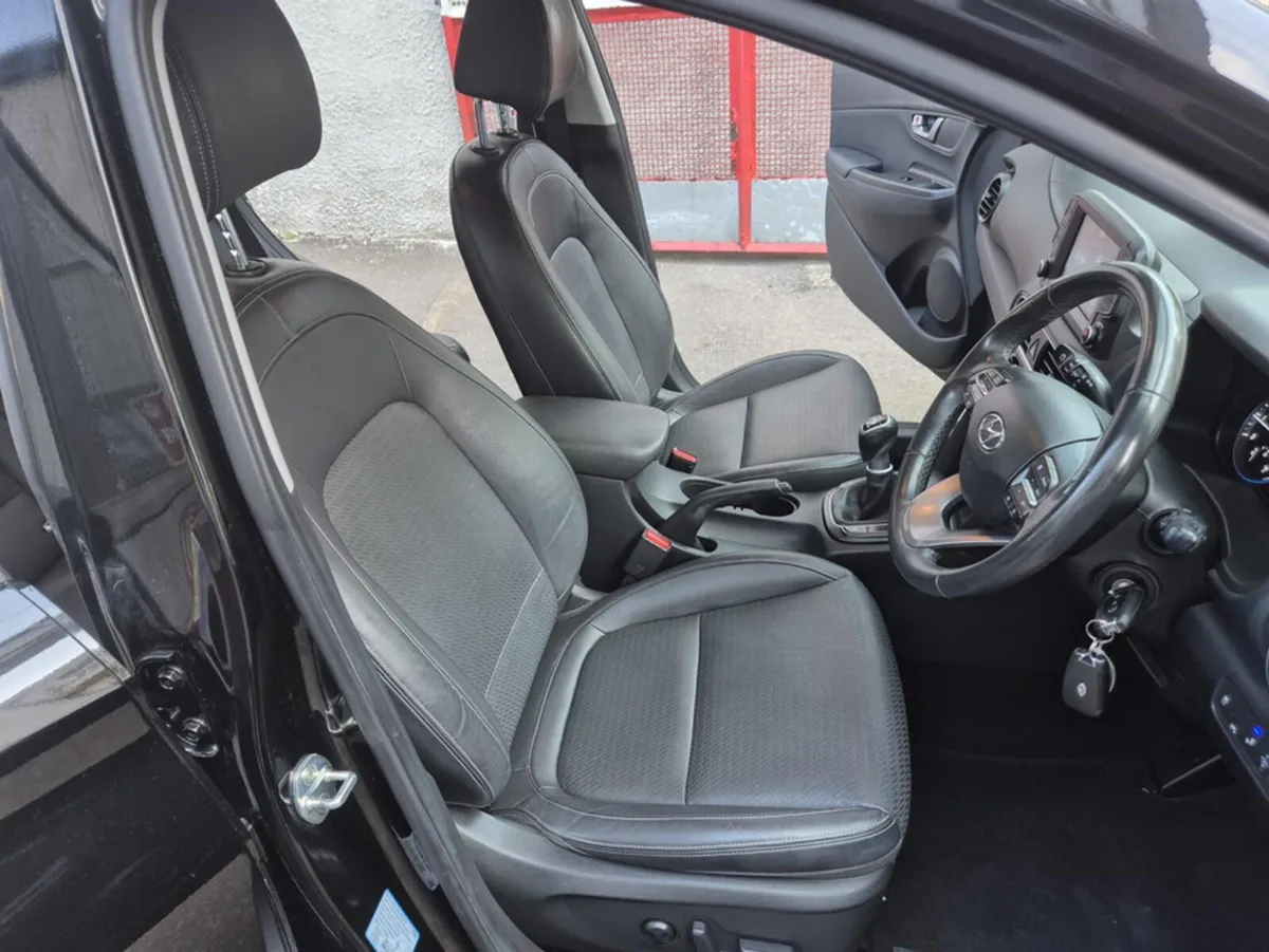 Hyundai KONA KAUAI 2WD PREMIUM 5DR - Image 4