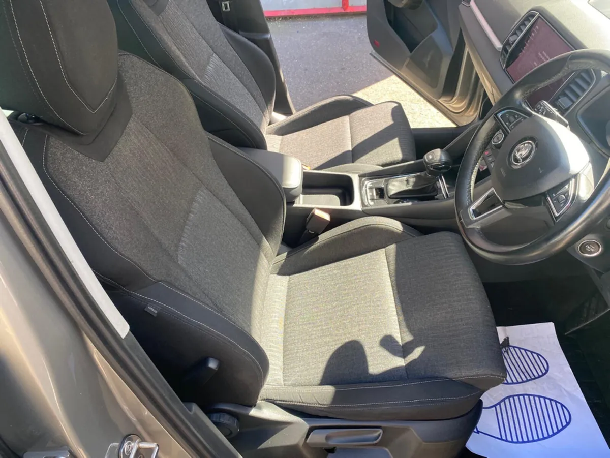 Skoda Karoq STYLE 1.6 TDI 115HP DSG 4DR AUTO - Image 4