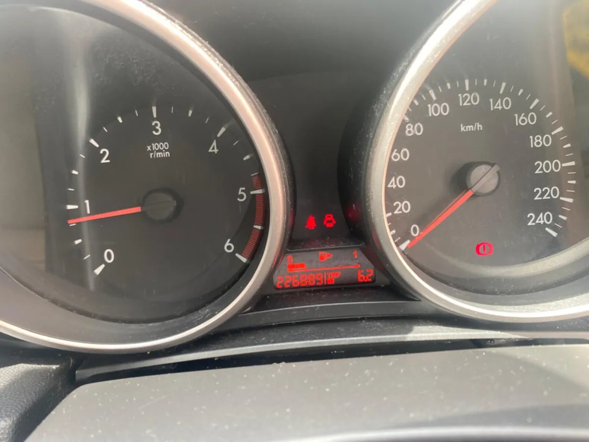 Mazda Mazda3 1.6 D SPORT 115PS 4DR - Image 2