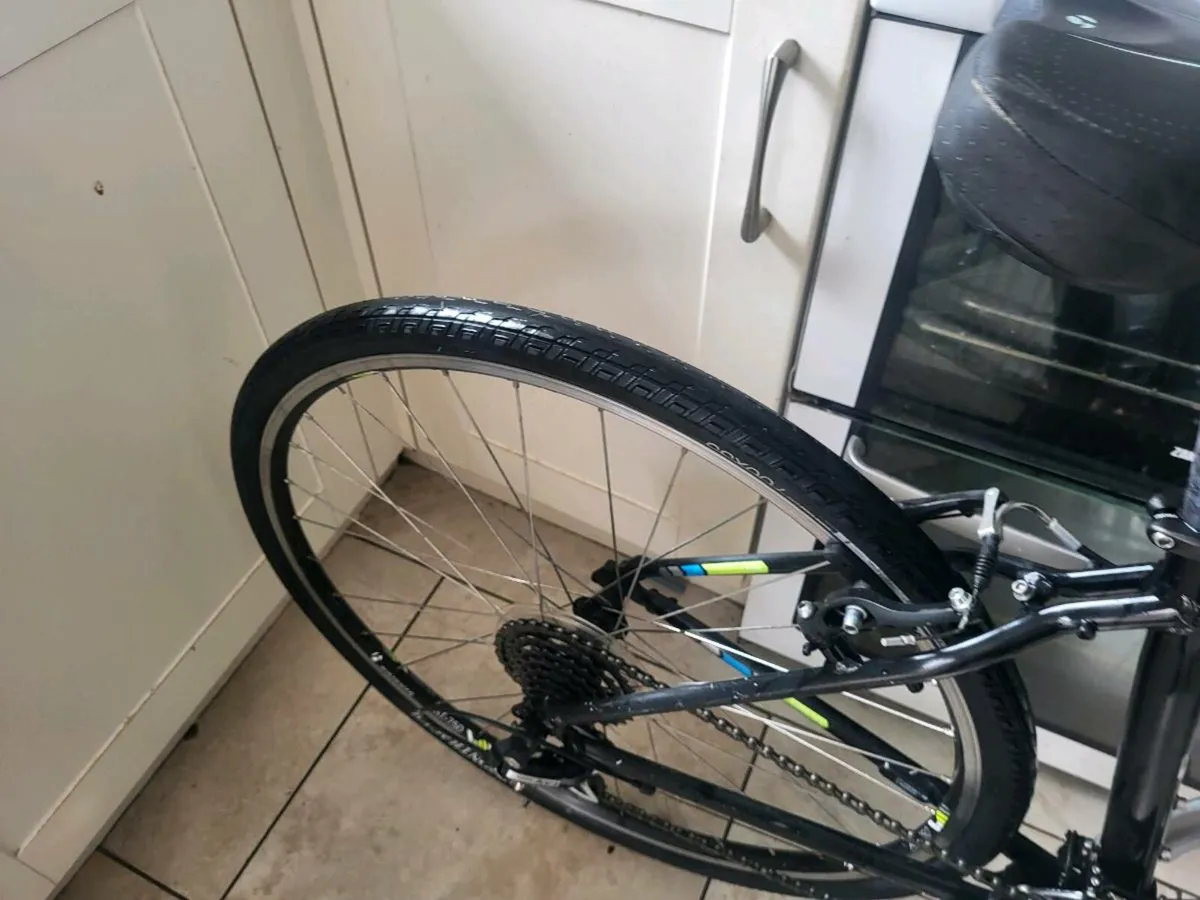 Trek hybrid bike - Image 3
