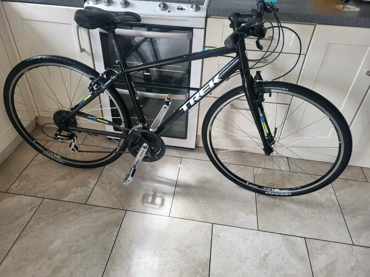 Trek hybrid bike - Image 4