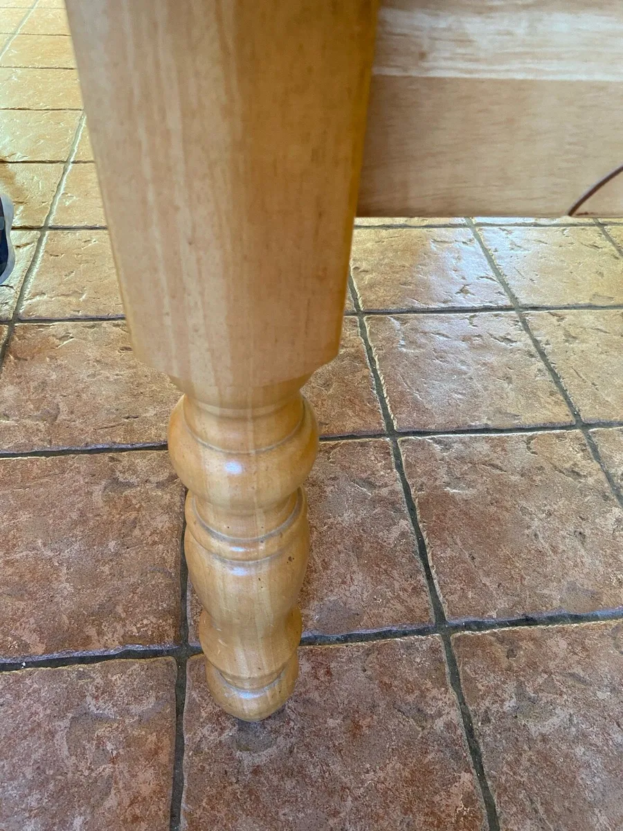Kitchen Table - Image 4