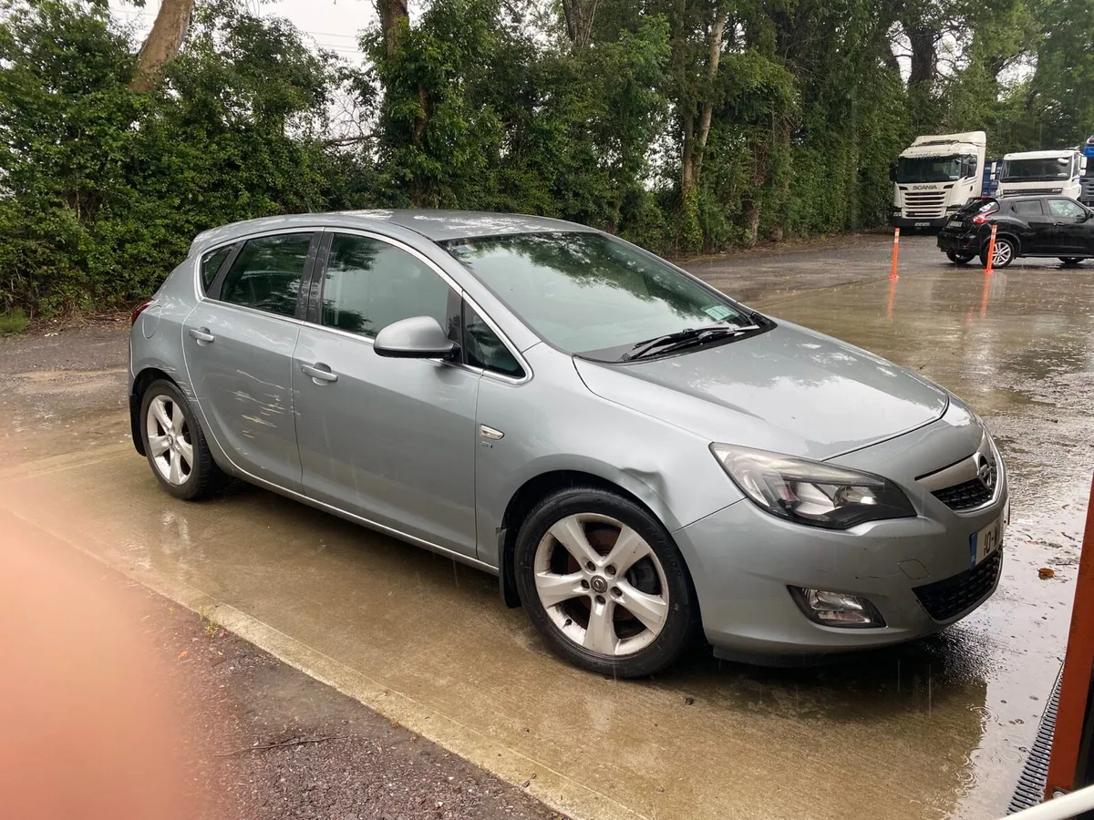 Opel Astra Hatchback Diesel - Image 3
