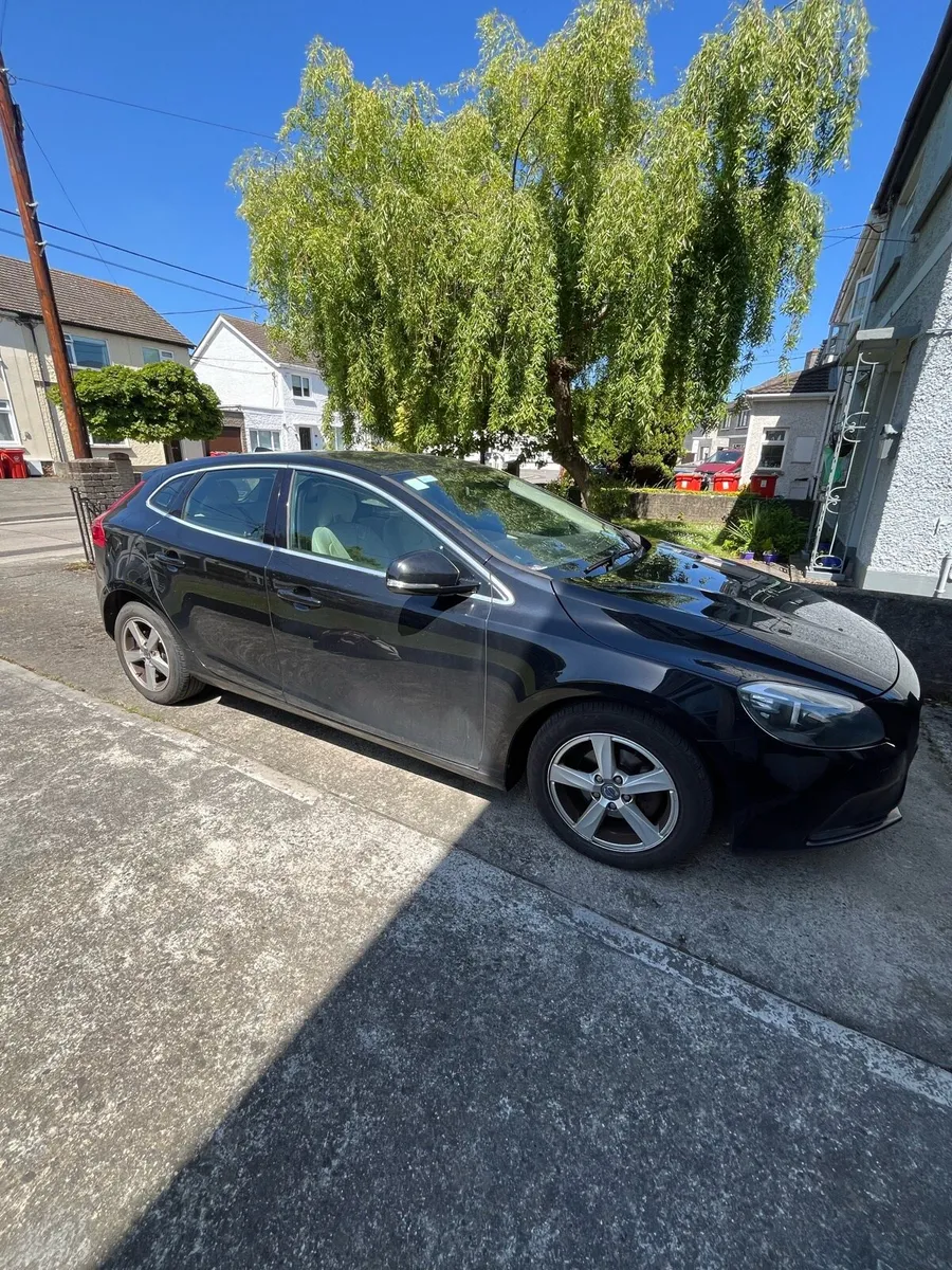 Volvo V40 2014 - Image 1
