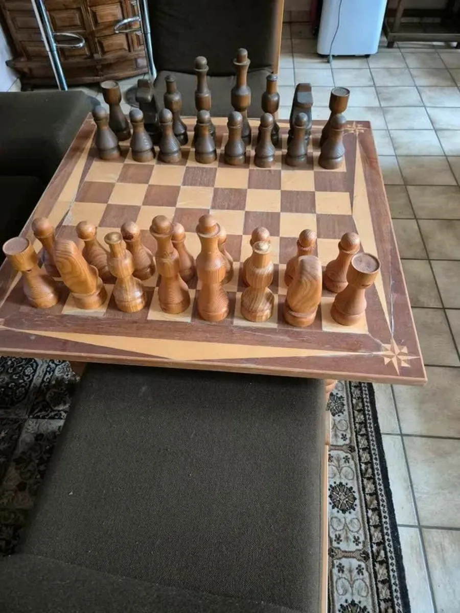 Chess Table Handicraft - Image 1