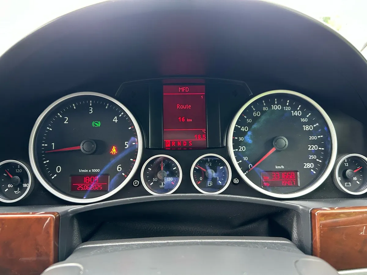 VW Volkswagen Touareg - Image 2