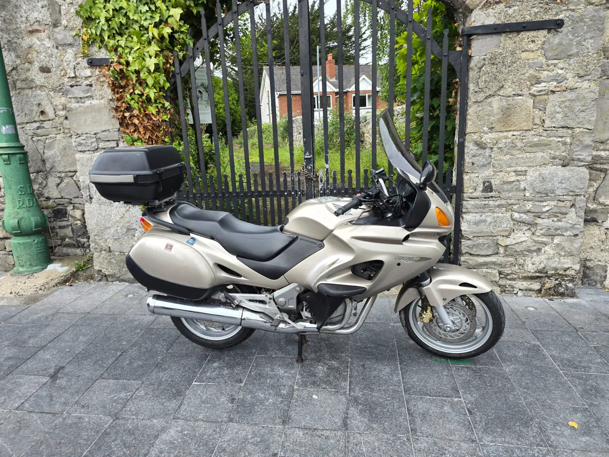 01 HONDA DEAUVILLE 650 MOTO4U - Image 1