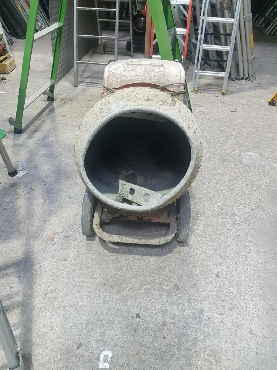 Cement mixer - Image 1