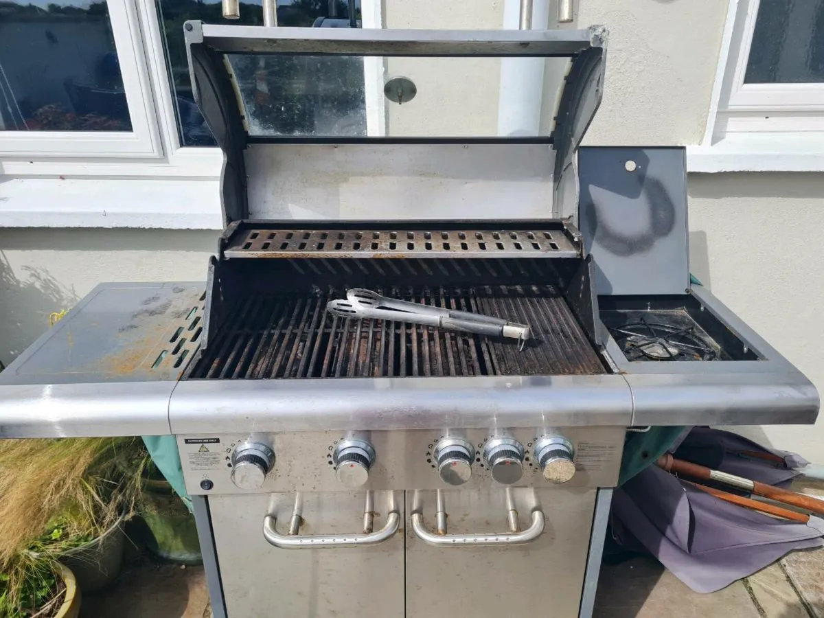 Gas BBQ - Image 4