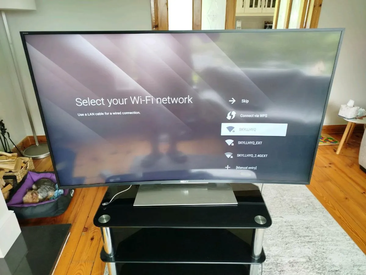 Sony Bravia 55" Curved TV with glass TV stand - Image 3