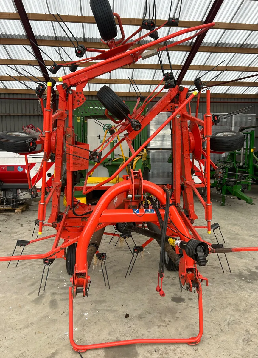 Kuhn 6 rotor Tedder - Image 1