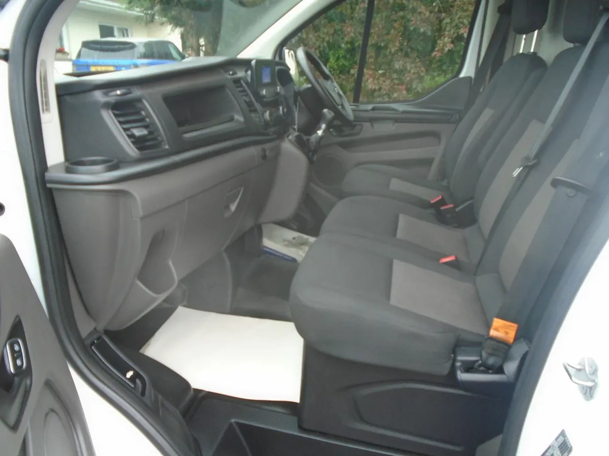 2023 Ford Transit Custom SWB FR. - Image 4