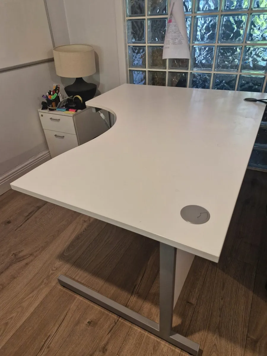 Office Desks - Image 1