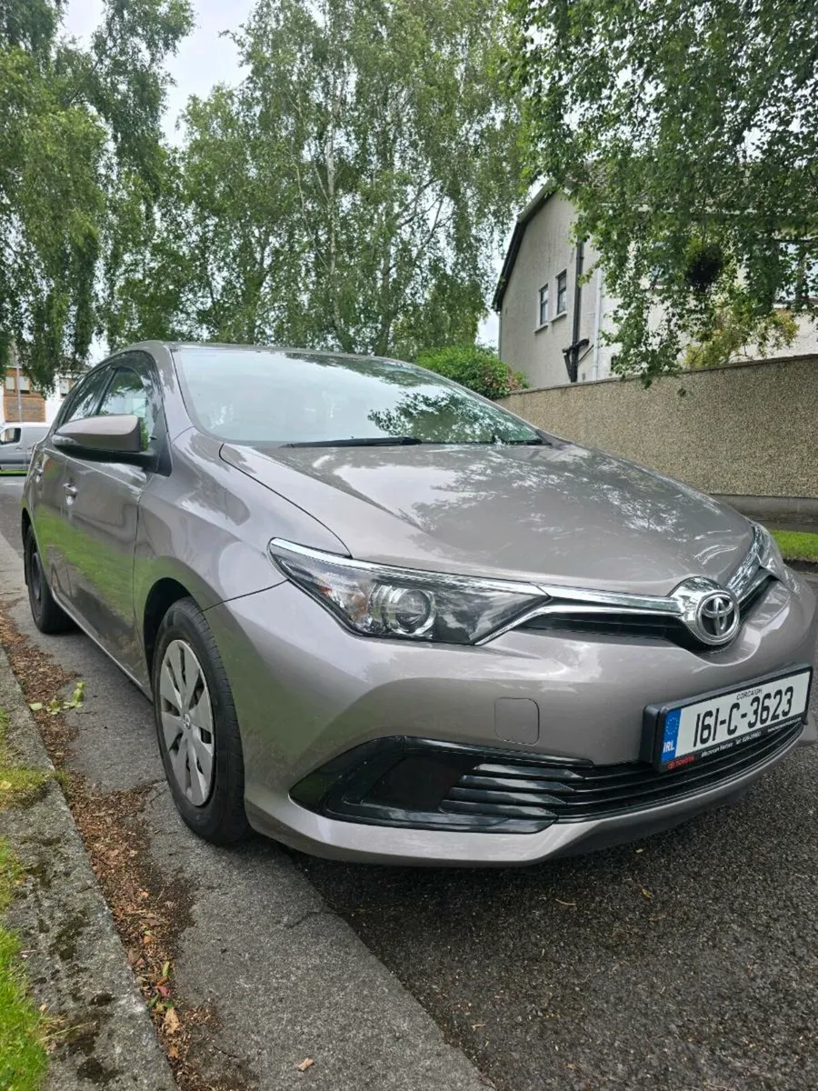 Toyota Auris 1.4 D Manual - Image 2