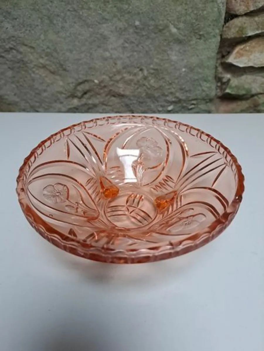 Vintage pink glass bowl - Image 4