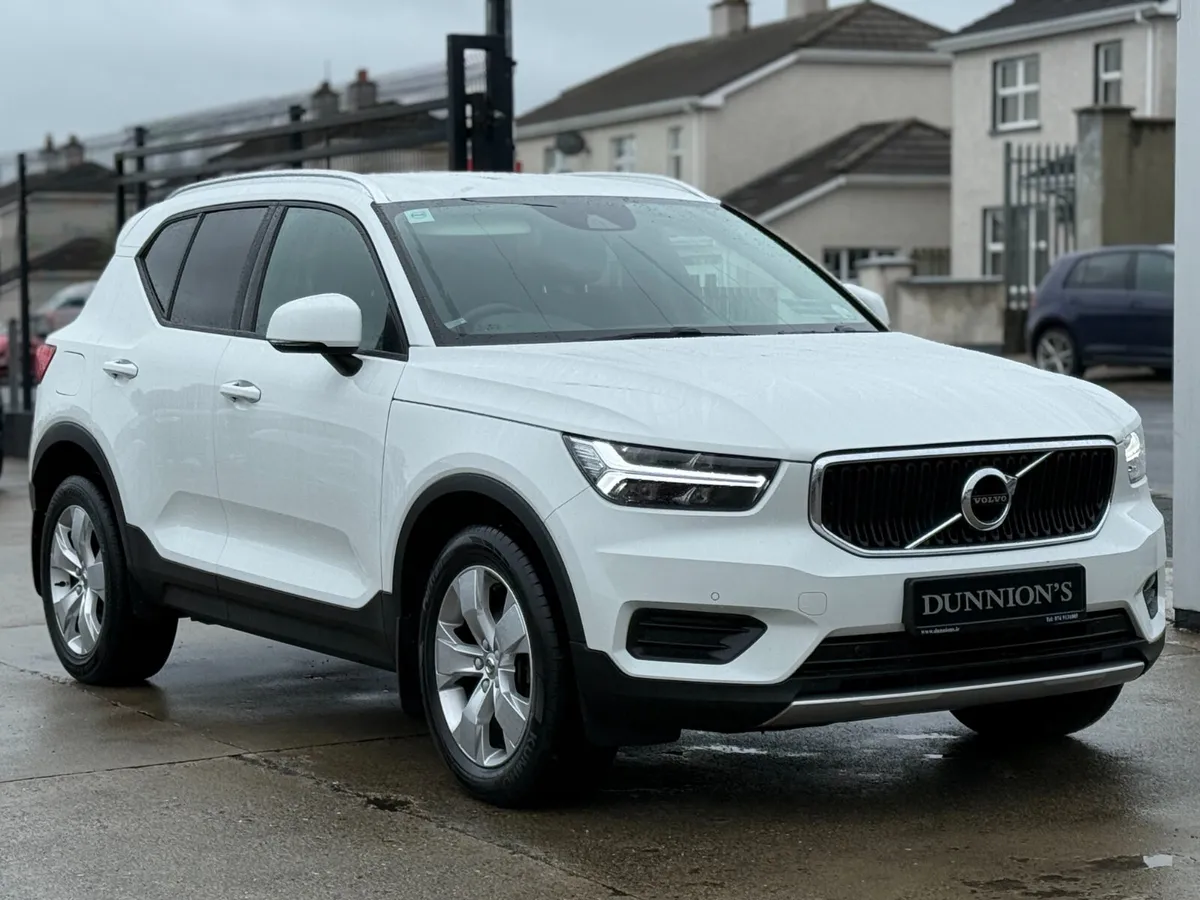 Volvo XC40, 2019, D3 MOMENTUM 5DR - Image 1
