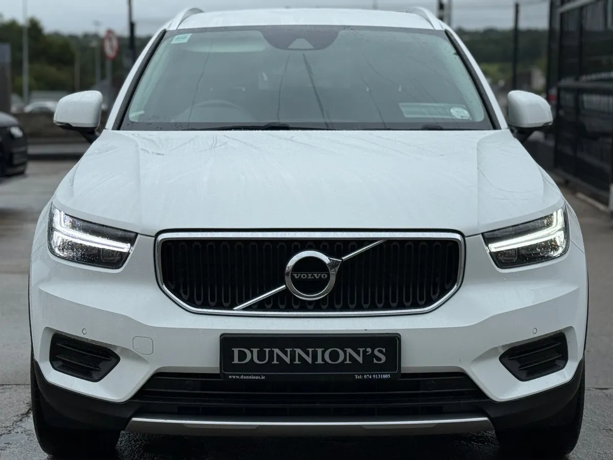 Volvo XC40, 2019, D3 MOMENTUM 5DR - Image 3