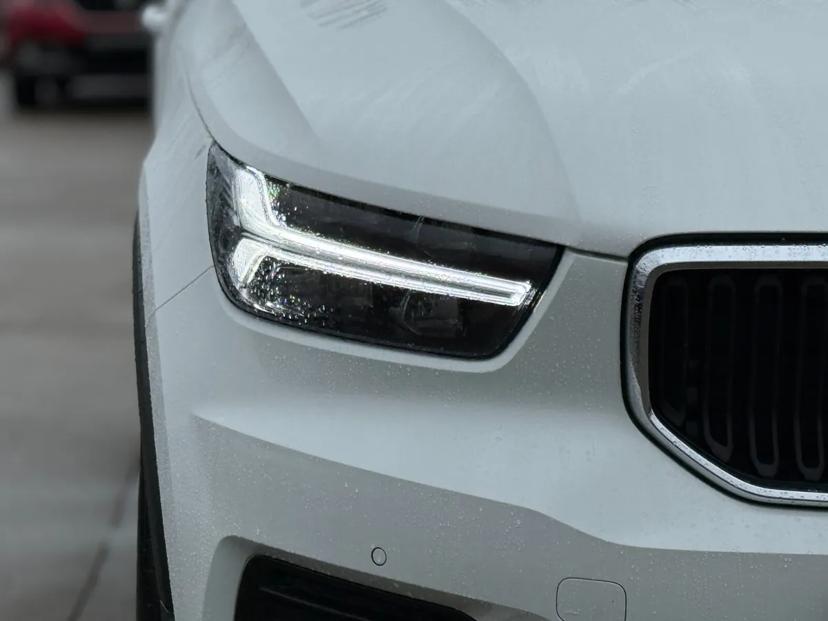 Volvo XC40, 2019, D3 MOMENTUM 5DR - Image 4
