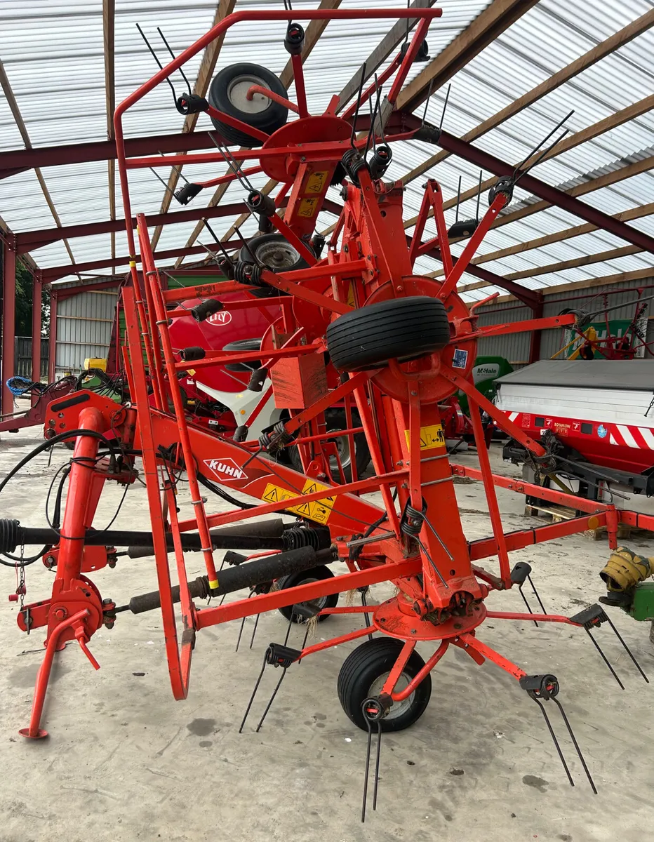 Kuhn 6 rotor Tedder - Image 3