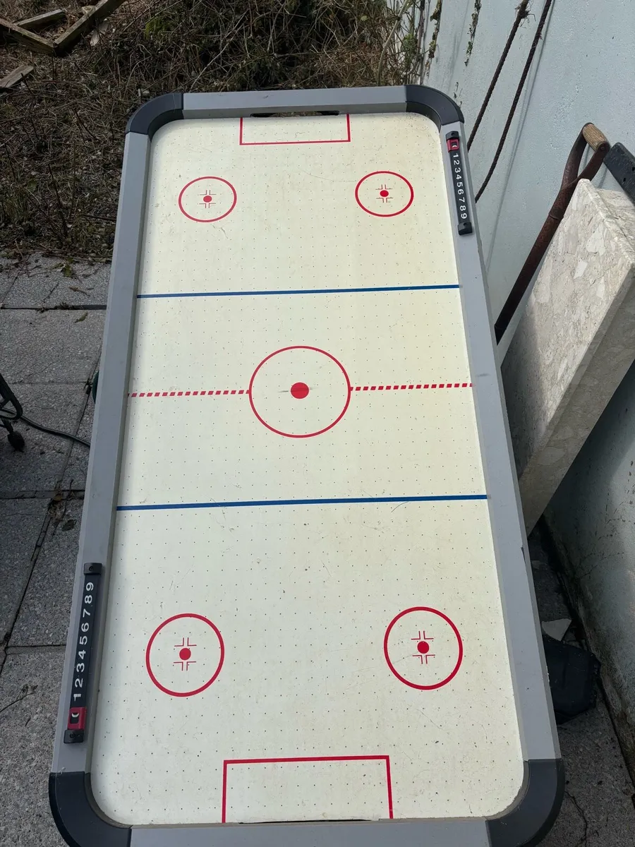 Air hockey table - Image 1