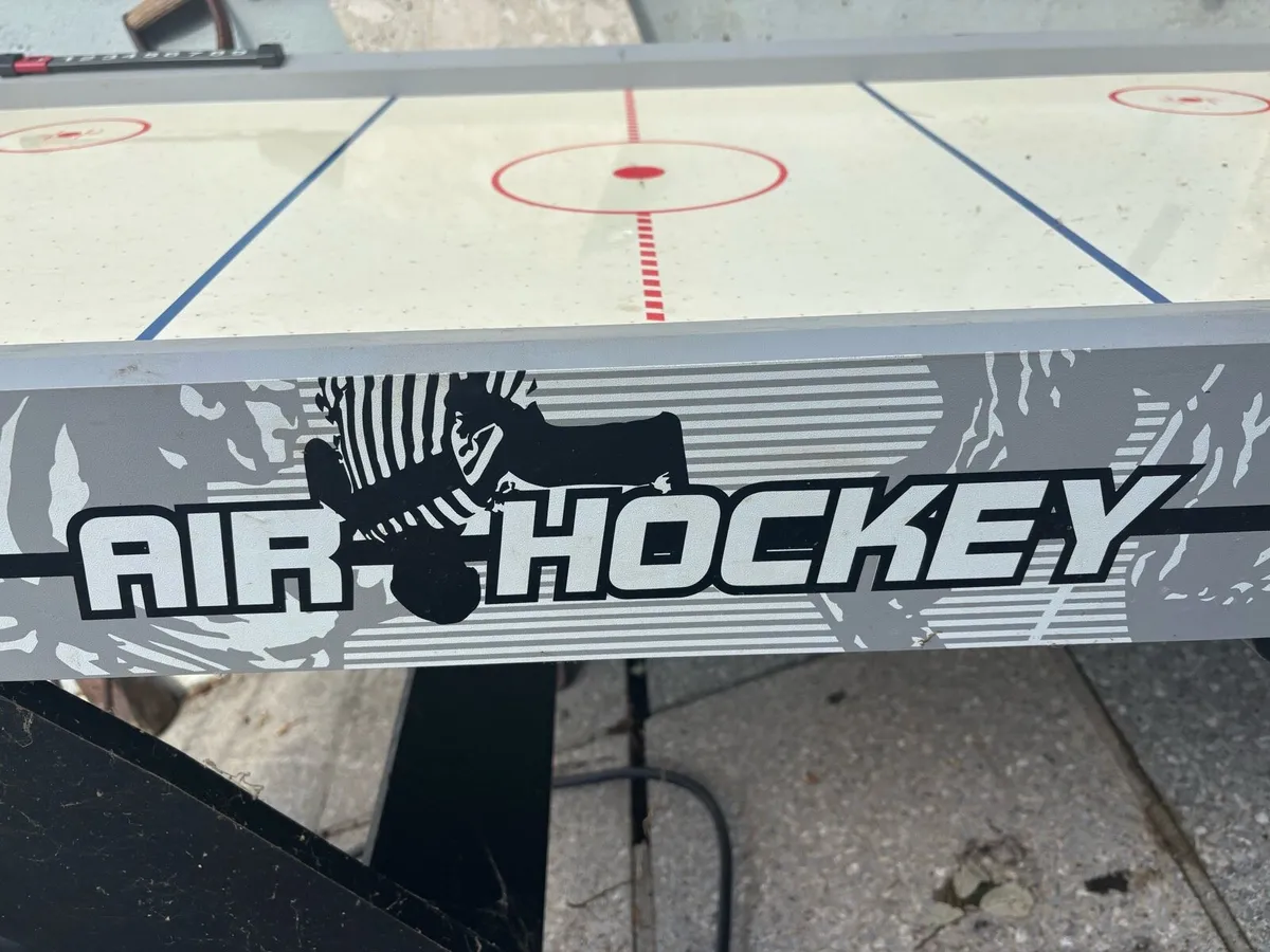 Air hockey table - Image 2