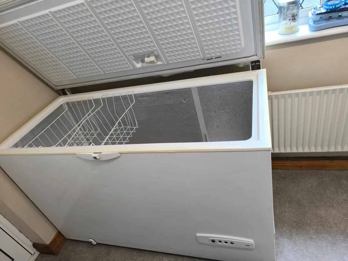 Whirlpool Chest Freezer - Image 1