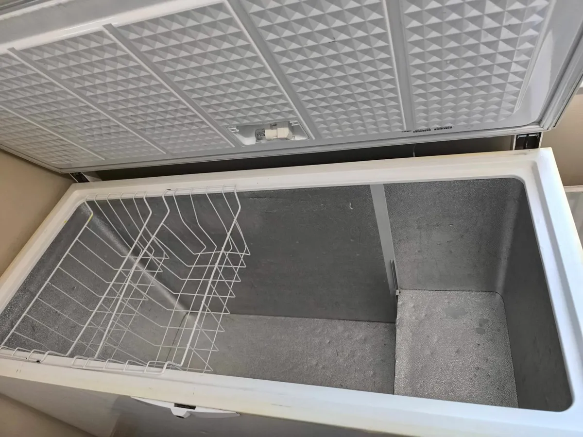 Whirlpool Chest Freezer - Image 3