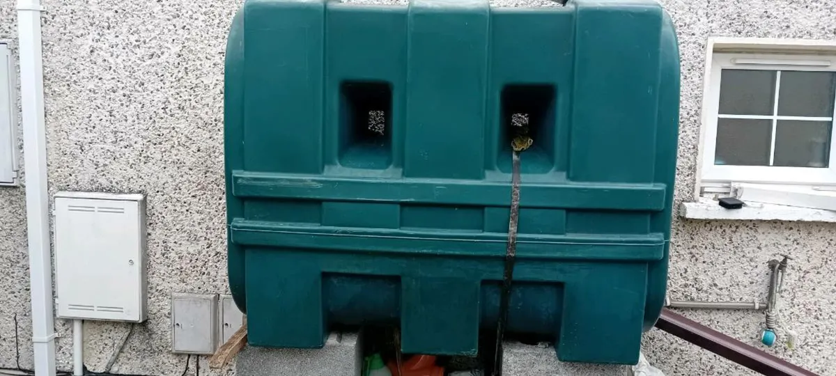 Oil tank - Image 1