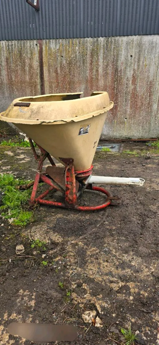 Vivon fertiliser spreader - Image 3