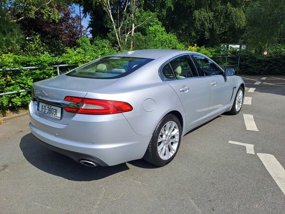 JAGUAR XF 2.2 - Image 2