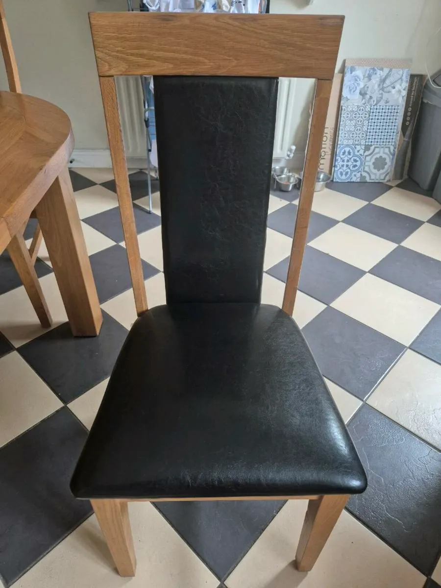 Table and chair - Image 2