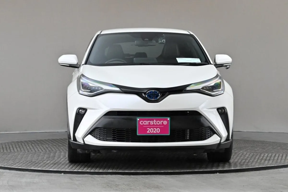 Toyota C-HR 1.8 Hybrid  half Leather 10  Android - Image 2