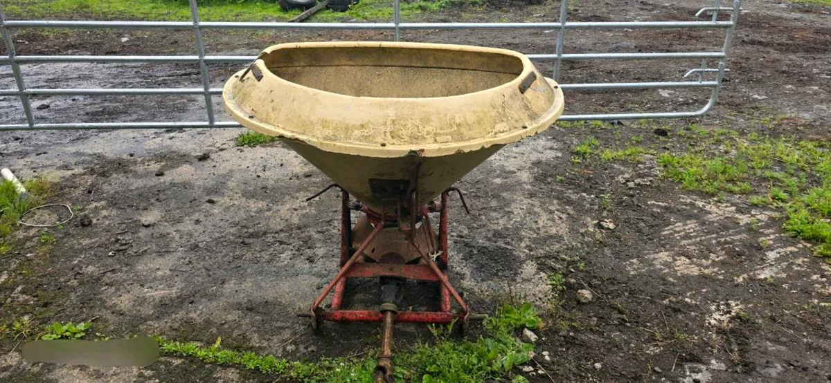 Vivon fertiliser spreader - Image 2