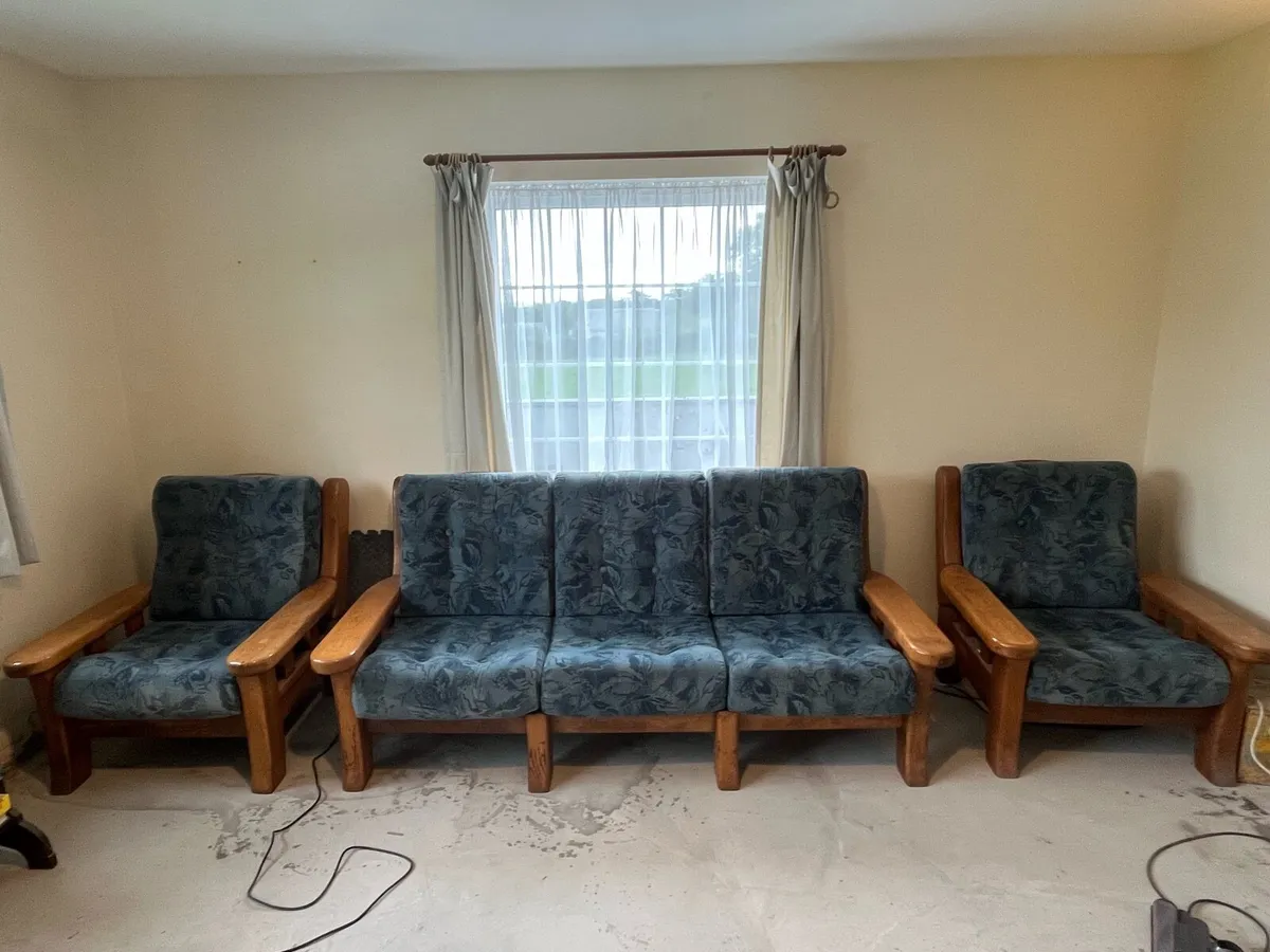 Sofa and 2 arm chairs - Image 1