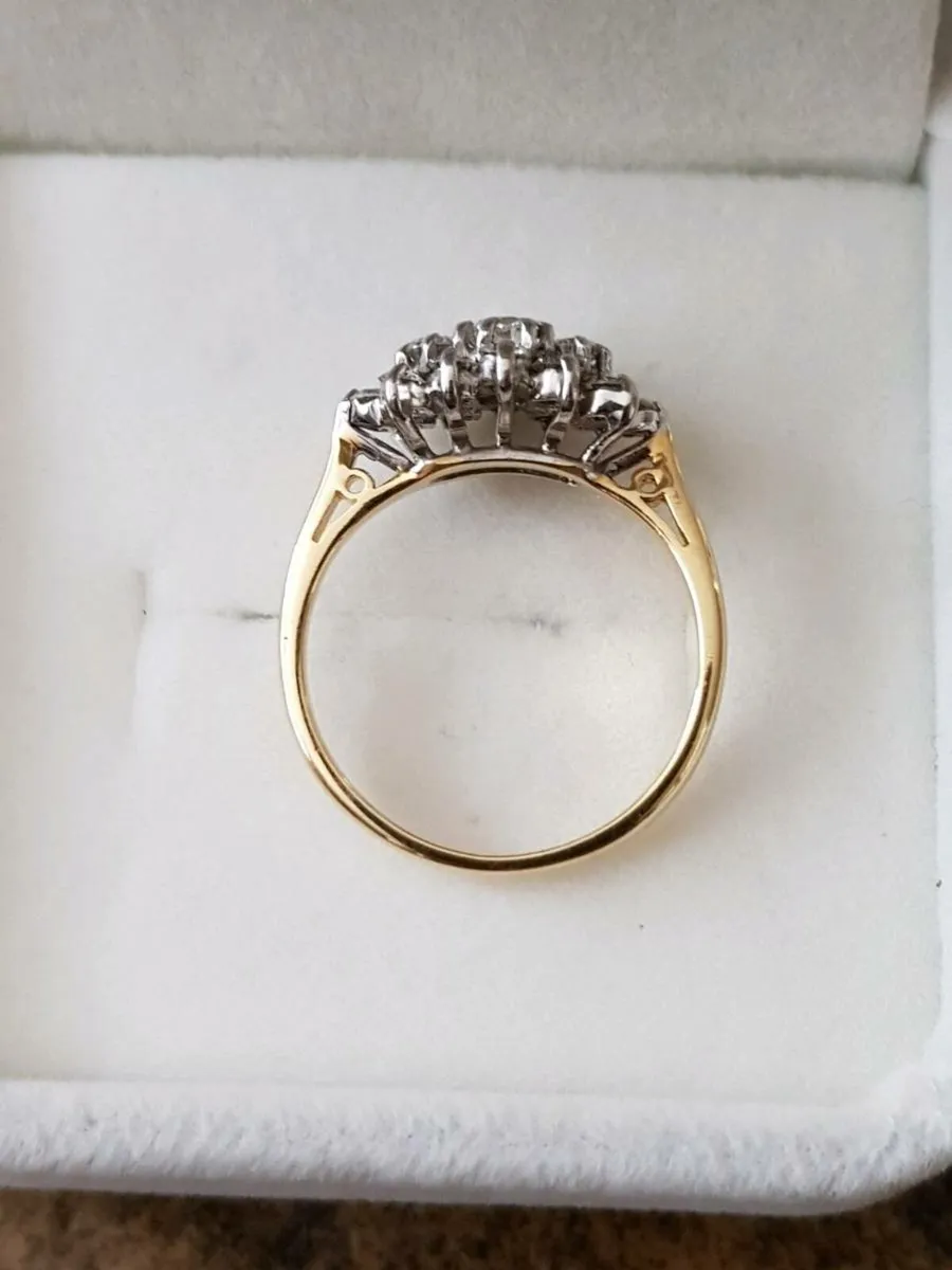 Diamond 18ct gold cluster ring - Image 2