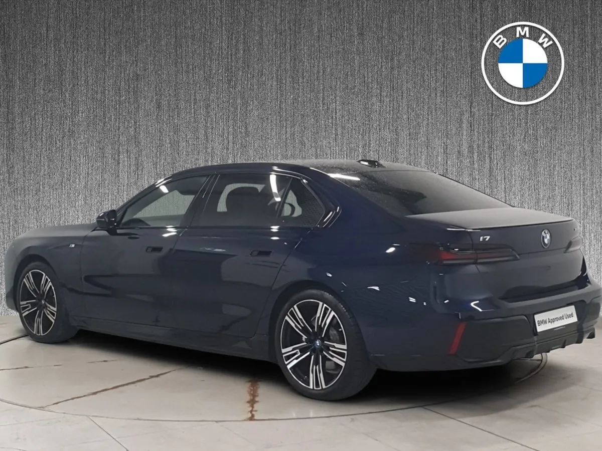 BMW i7 Xdrive60 M Sport Huge Spec - Image 3