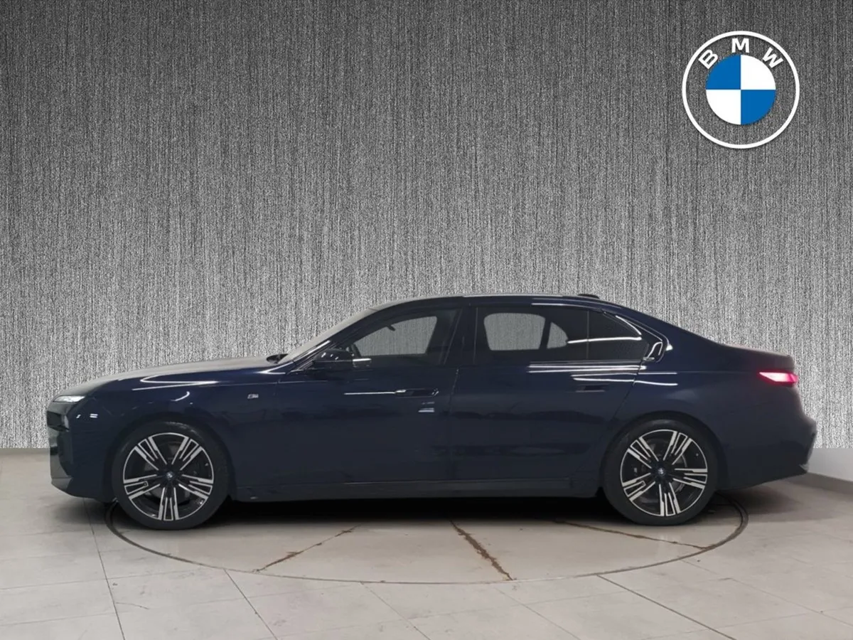 BMW i7 Xdrive60 M Sport Huge Spec - Image 4