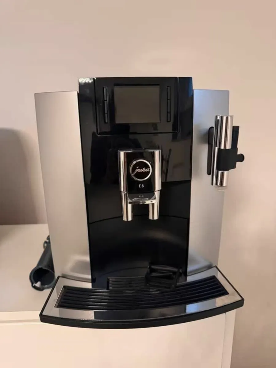 Jura E8 Platinum Coffee Machine - Image 1