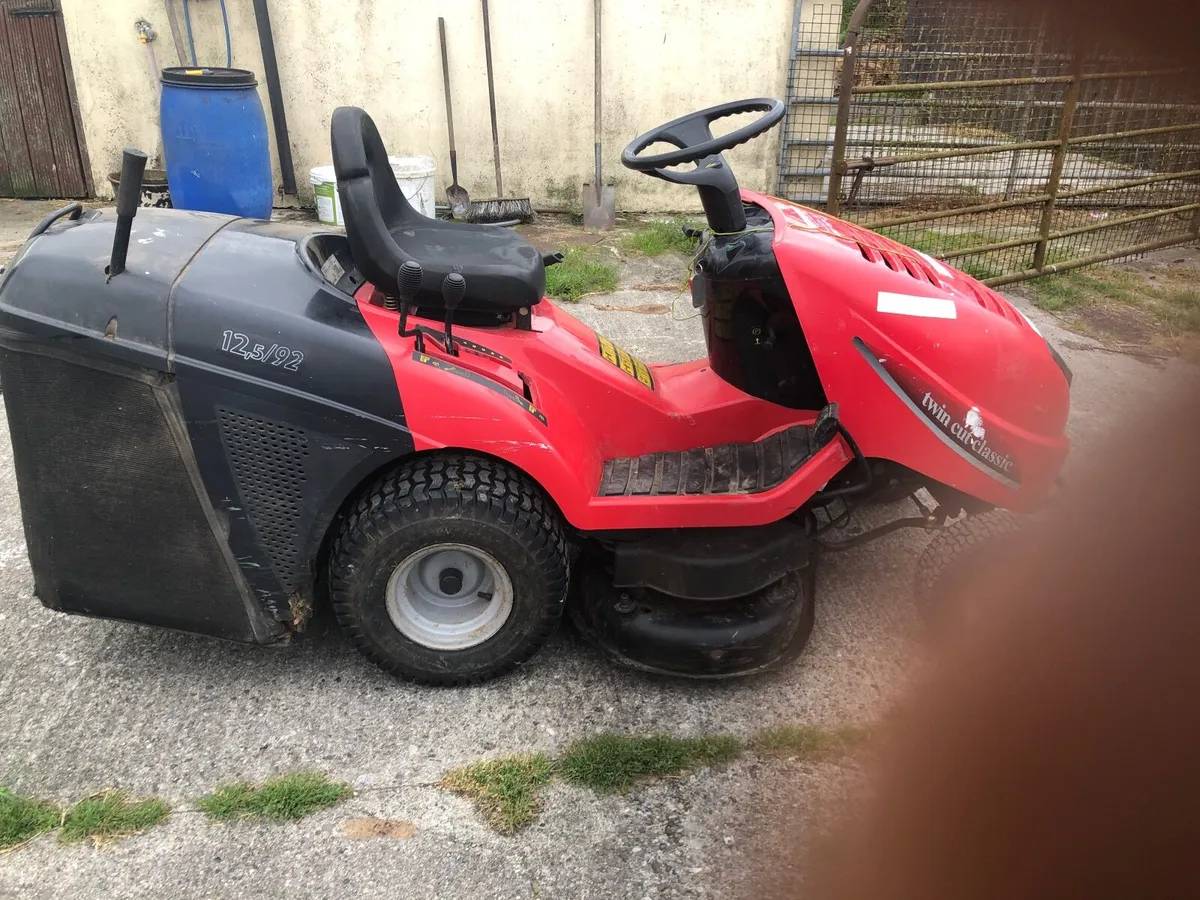 ride on mower €450 needs drive belt - Image 1