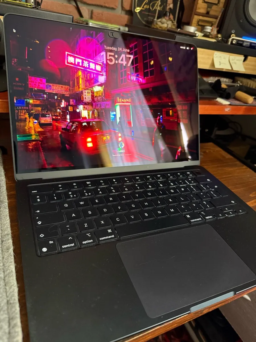 MacBook Air - Image 4