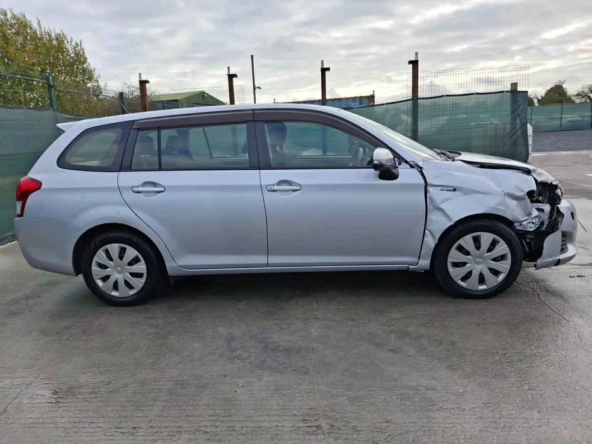 2015 Toyota Corolla Fielder Hybrid Auto - Image 4